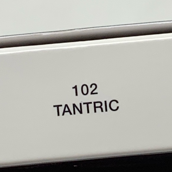 NIB! Marc Jacobs O!mega Bronze Perfect Tan #102 - Picture 5 of 7